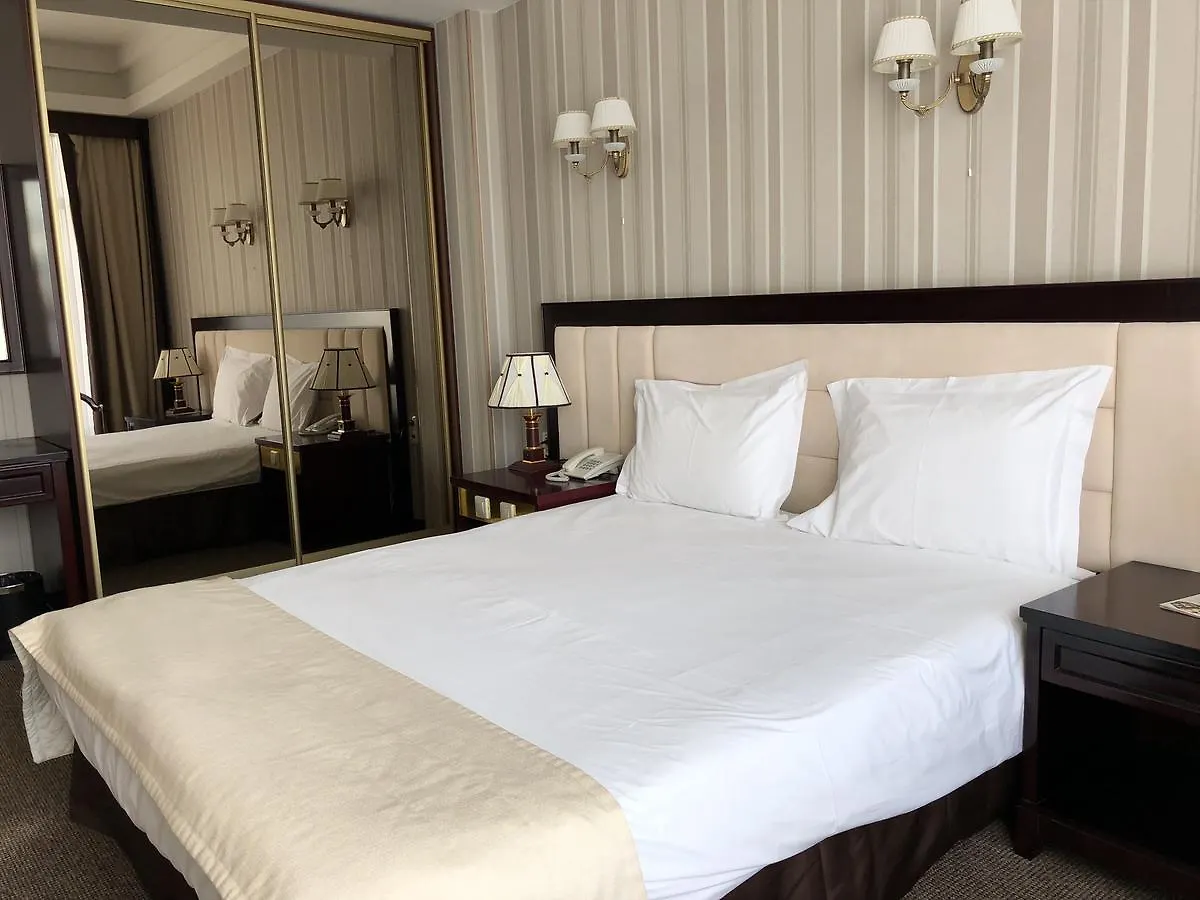 Sofievsky Posad Hotel Sofiivska Borshchahivka 3*,  Ukraine